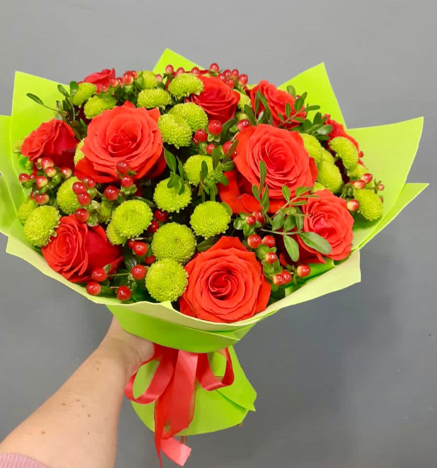 Букет цветов из: Хризантемы и Розы в Пангодах