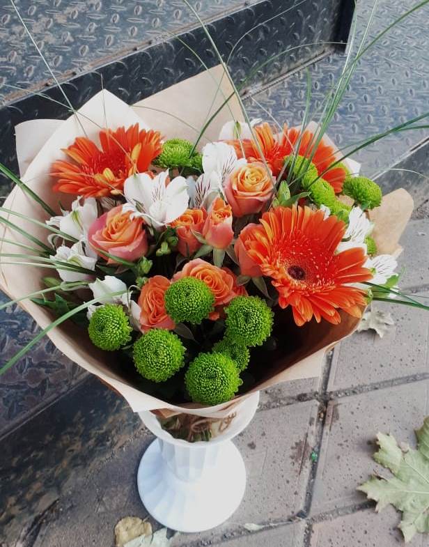 Букет цветов из: Герберы, Хризантемы, Альстромерии и Розы в Пангодах