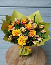 Букет цветов из:  Альстромерии и Розы в Пангодах