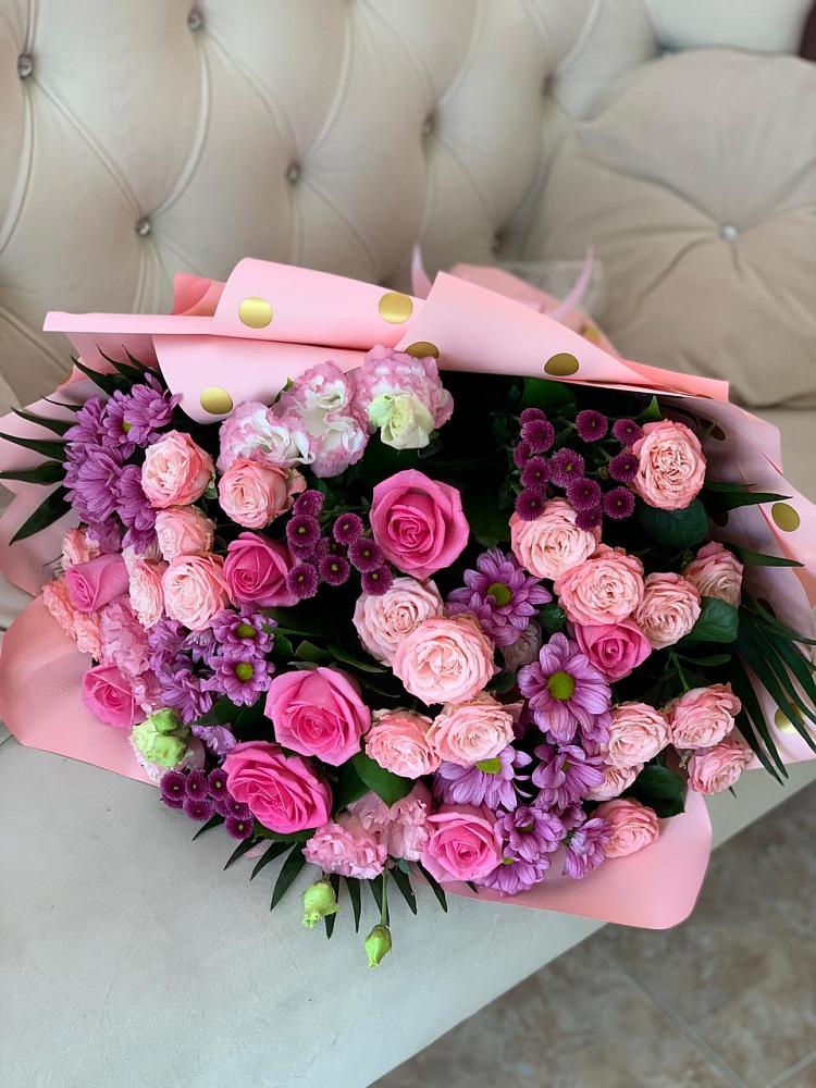 Букет цветов из: Хризантемы, Розы и Лизиантусы в Пангодах