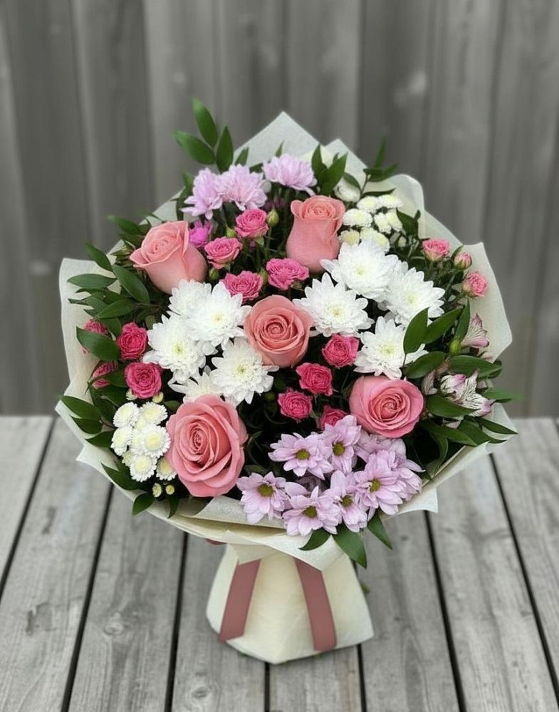 Букет цветов из: Альстромерии, Гвоздики, Розы и Хризантемы в Пангодах