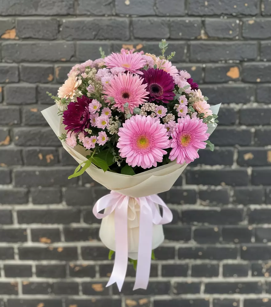 Букет цветов из: Герберы и Хризантемы в Пангодах