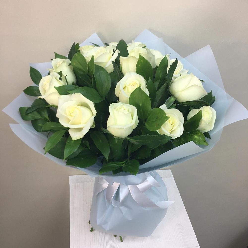 Букет 15 Белых роз Проуд в Пангодах