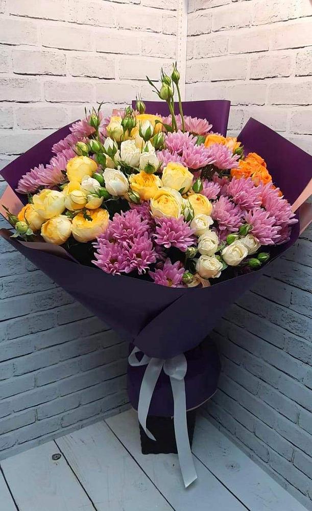 Букет цветов из: Хризантемы и Розы в Пангодах