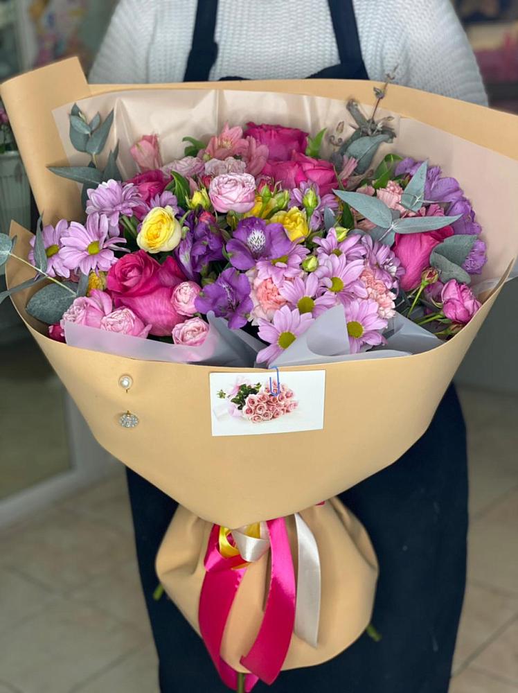 Букет цветов из: Хризантемы, Гвоздики и Альстромерии в Пангодах