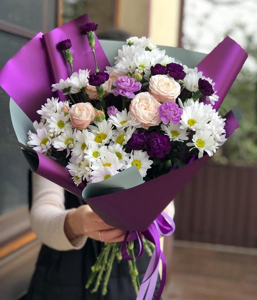 Букет цветов из: Хризантемы, Гвоздики и Розы в Пангодах