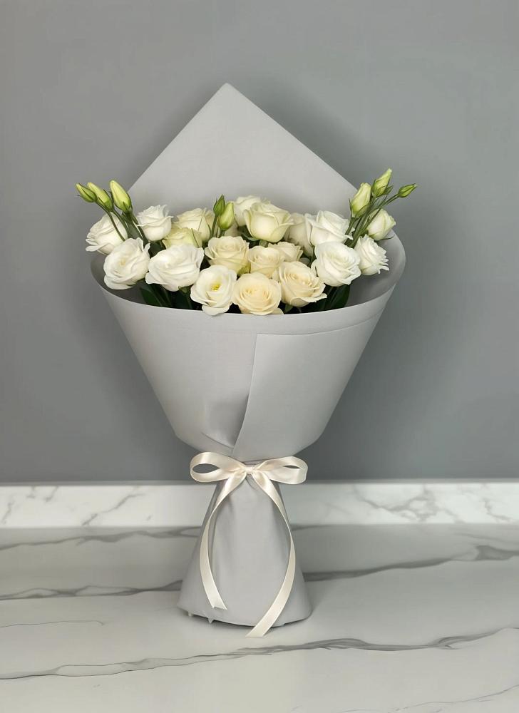 Букет цветов из: Розы и Лизиантусы в Пангодах