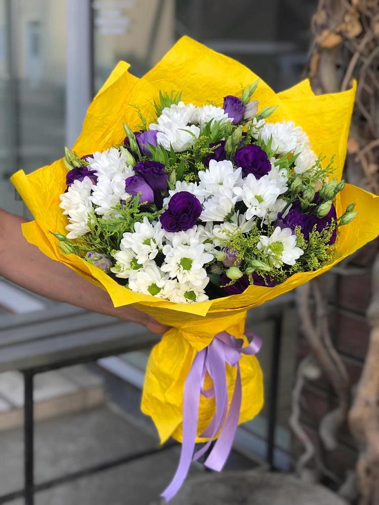 Букет цветов из: Ирисы, Хризантемы и Ромашки в Пангодах