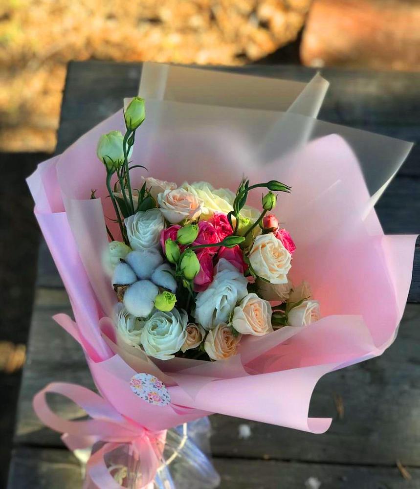 Букет цветов из: Розы и Лизиантусы в Пангодах