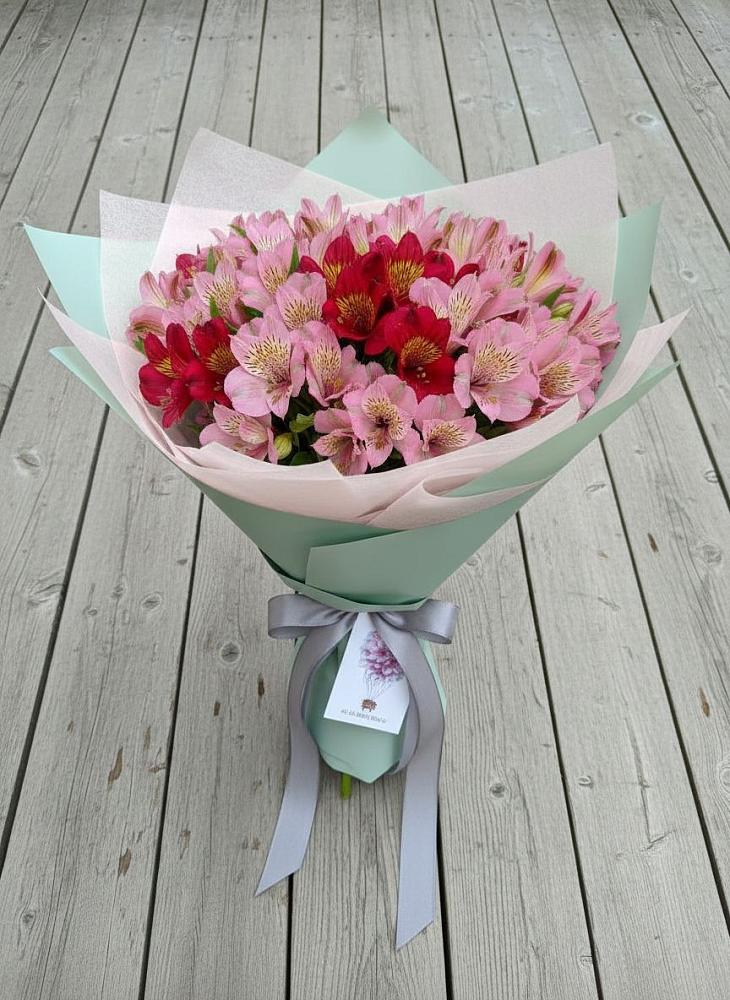 Букет цветов из: Альстромерии в Пангодах