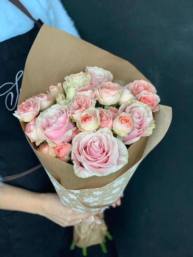 Букет цветов из: Хризантемы и Розы в Пангодах