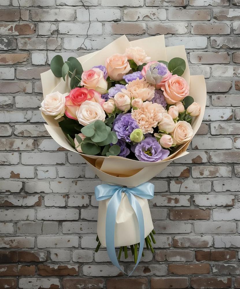 Букет цветов из: Розы, Лизиантусы и Гвоздики в Пангодах