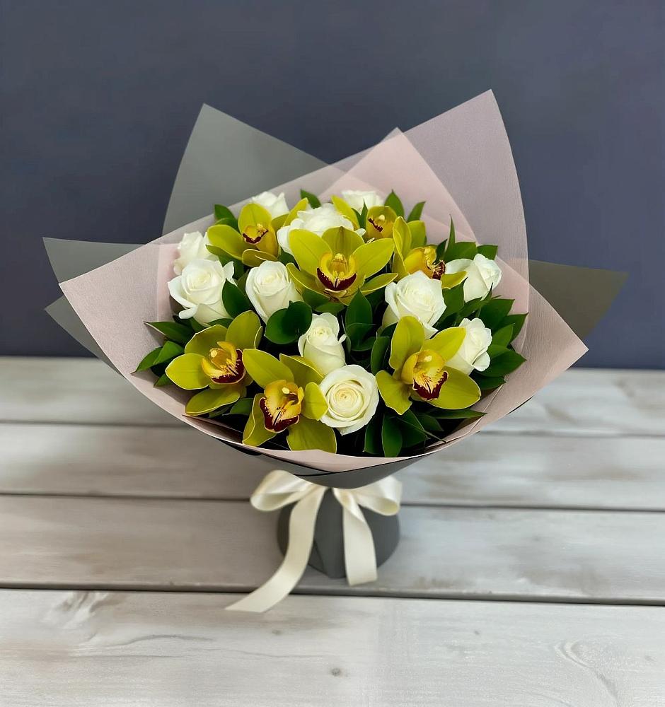 Букет цветов из: Орхидеи и Розы в Пангодах