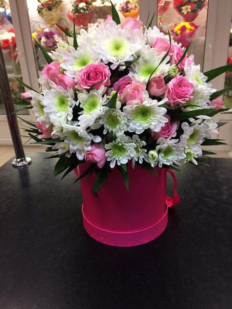 Цветочная композиция из Розы и Хризантемы в шляпной коробке в Пангодах