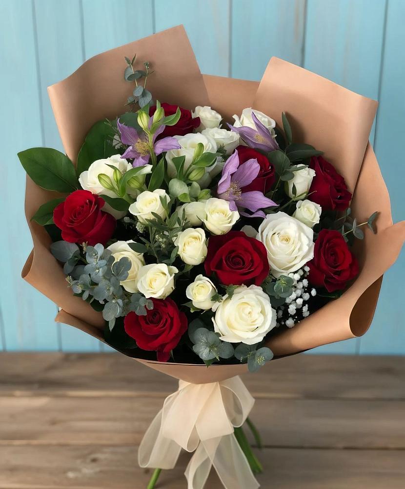 Букет цветов из: Розы и Альстромерии в Пангодах